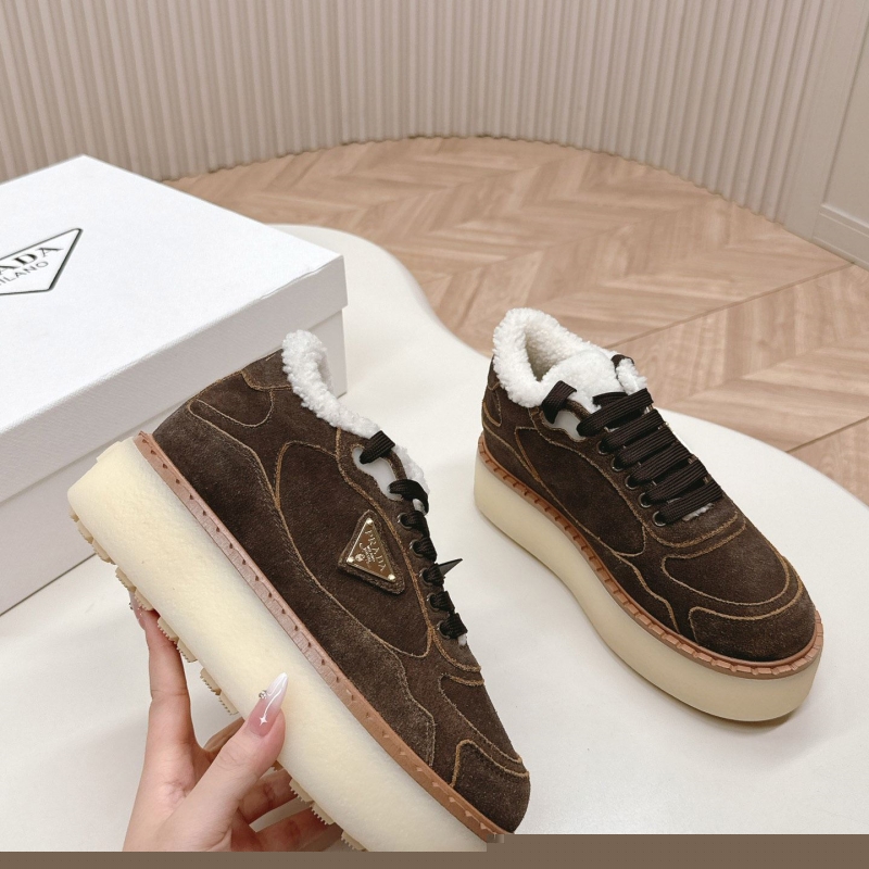 Pra*a casual shoes